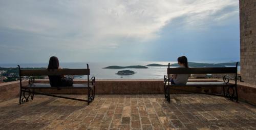 Vino and Gimpy at Hvar Fortress